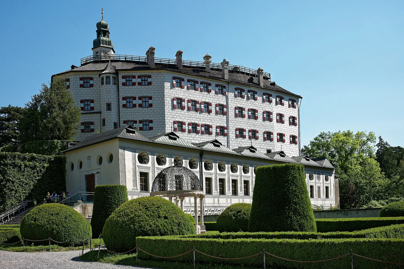 Château d'Ambras : faut-il réserver pour éviter l'attente ?